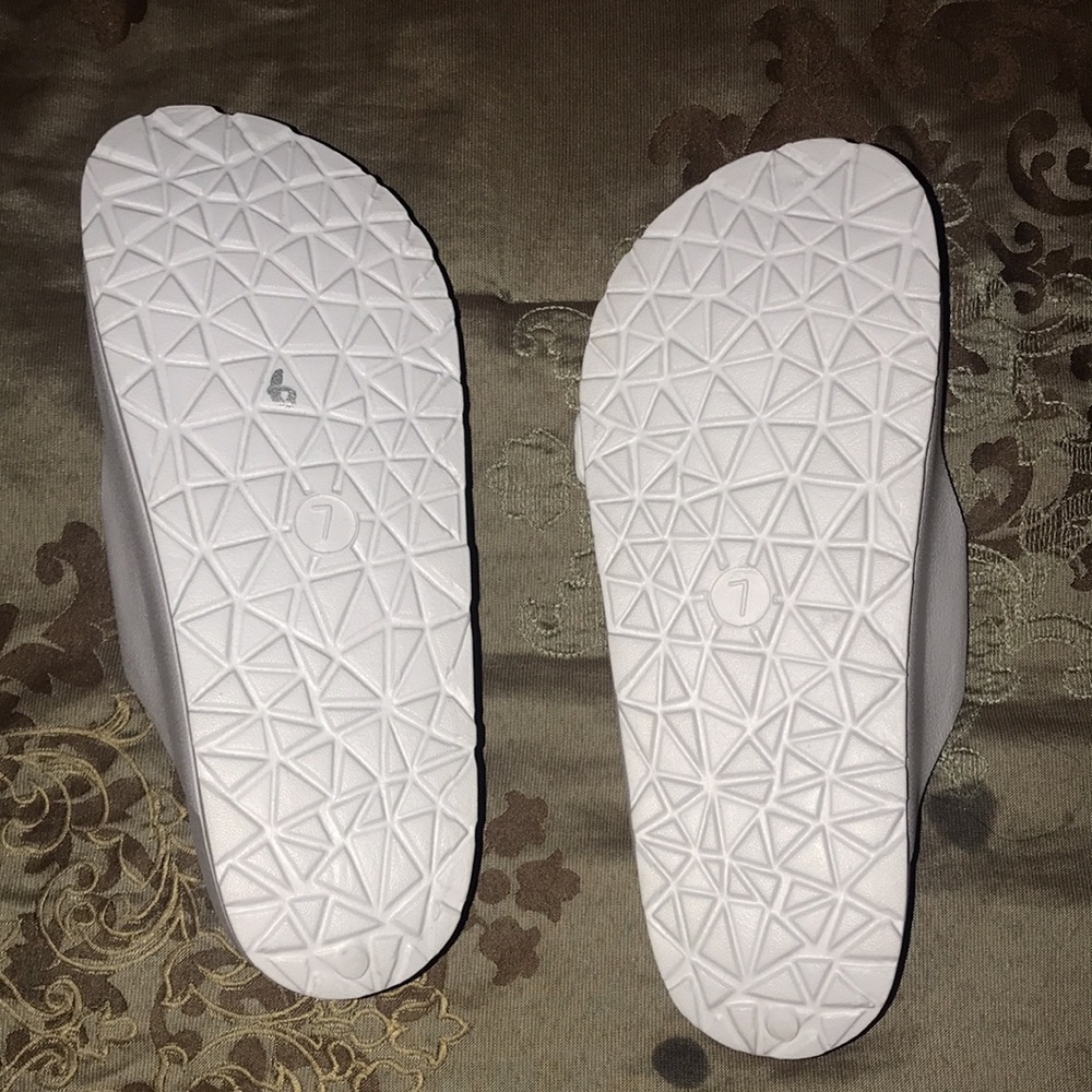BRAND NEW WHITE SANDALS 🤍‼️ - Picture 2 of 2
